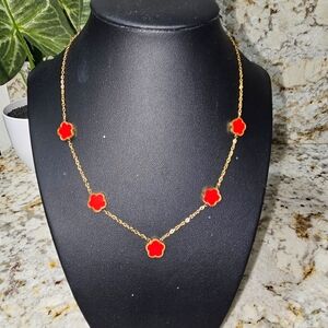 Beautiful red clover necklace, gold plated, very light to wear